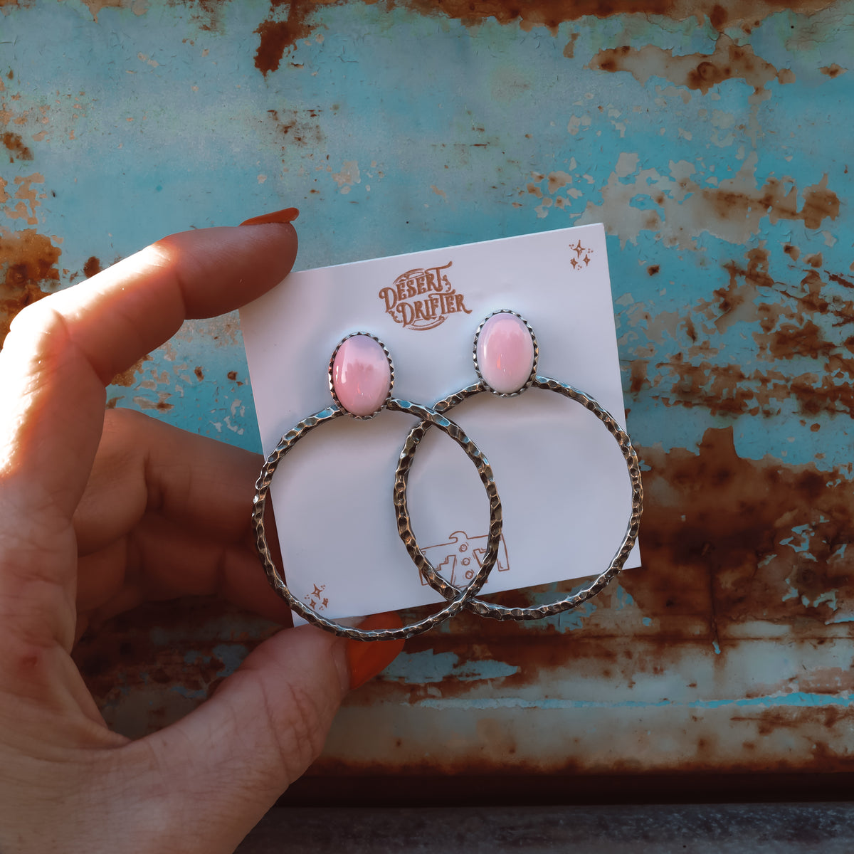 Hinge Hoops - Pink Conch